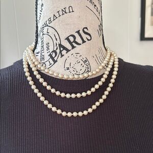 Elegant Faux Pearl Necklace
